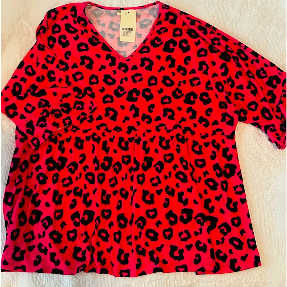 Beautiful multi colored , hot pink and black leopard print ladies top , size XXL
